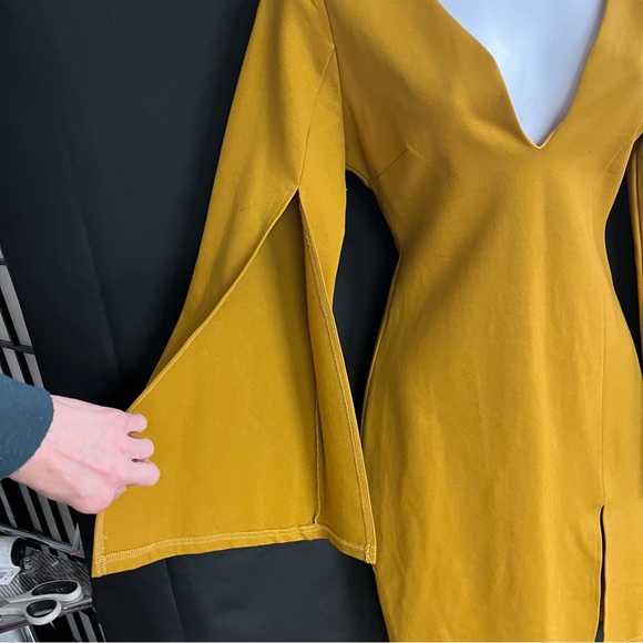 Fashion nova’s “ more than enough slit” dress size small - Picture 4 of 9